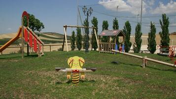 Tempat bermain anak - outdoor