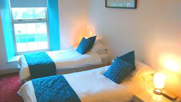 Iron/ironing board, rollaway beds, free WiFi