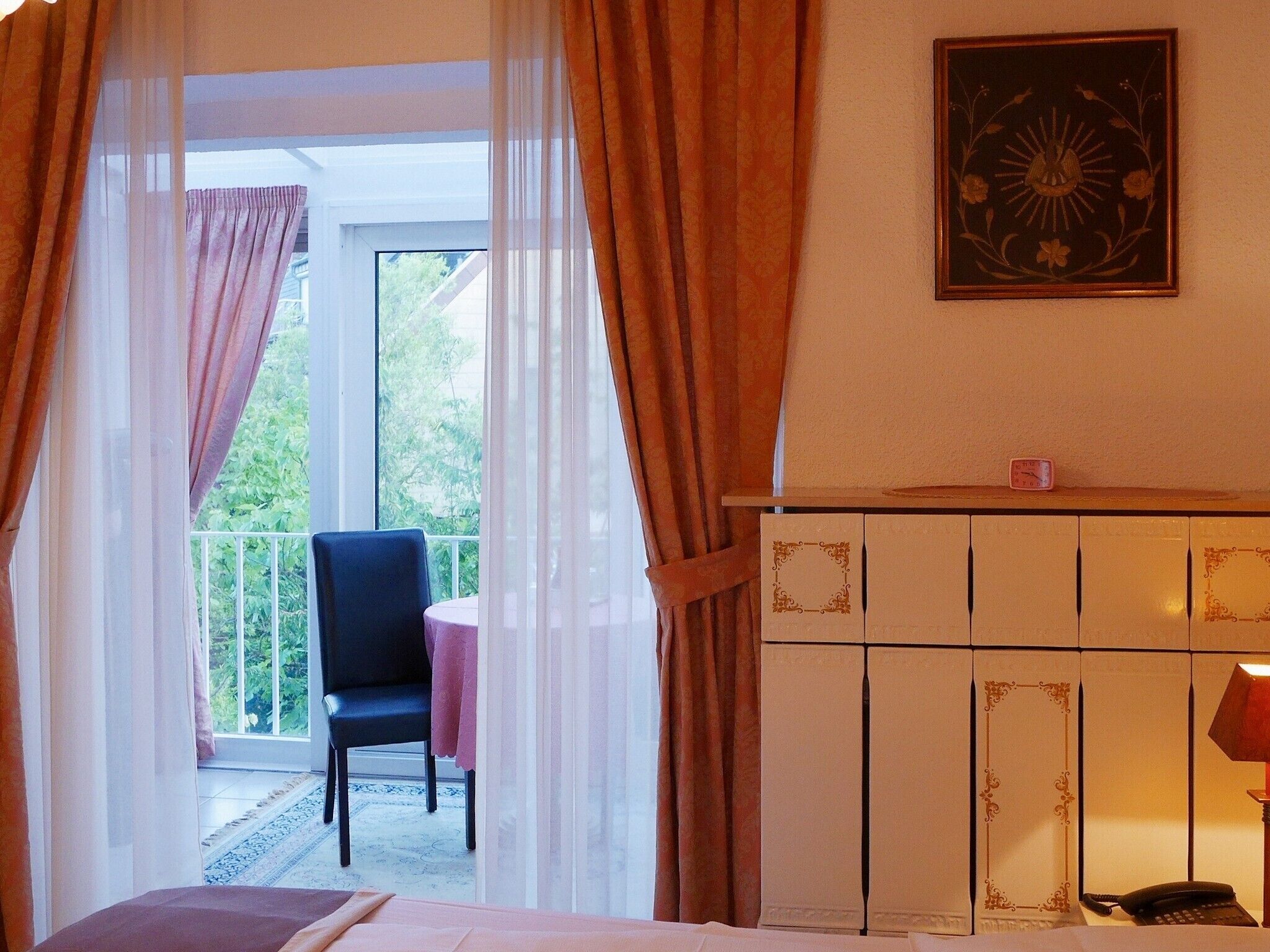 double room, private bathroom (mit wintergarten )