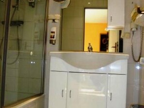 Quarto casal, banheiro privativo (mit Wintergarten ) | Banheiro