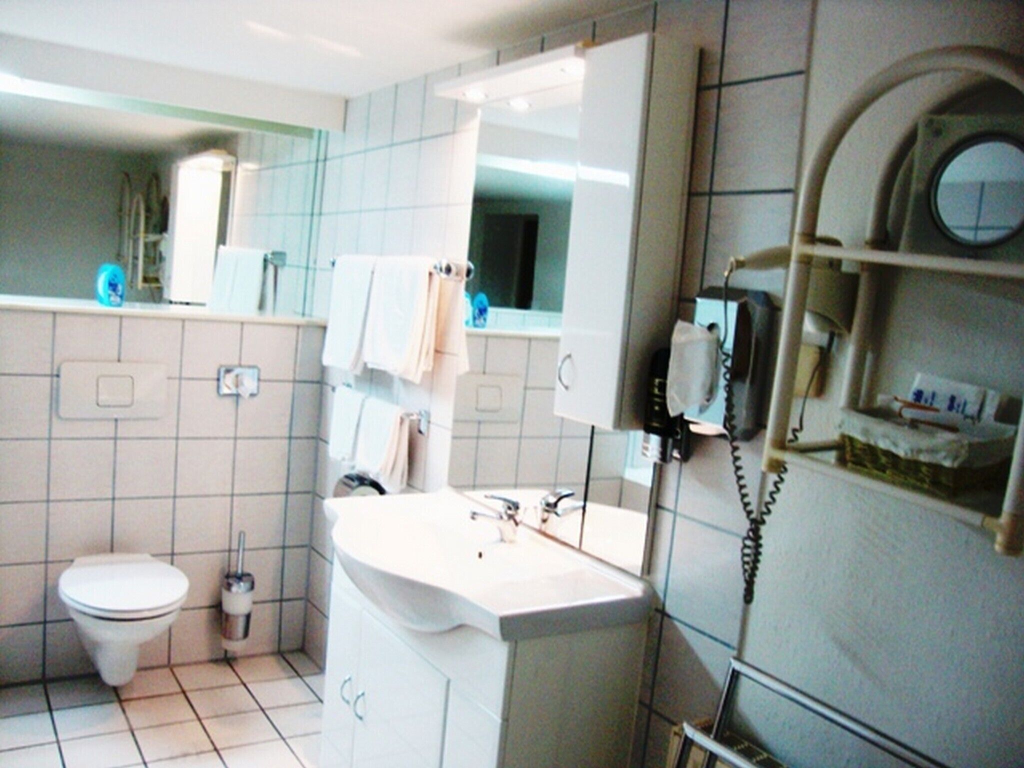 economy double room, private bathroom (im untergeschoss ) | bathroom