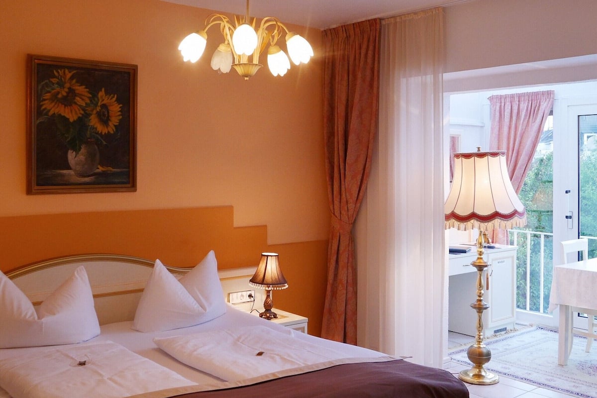 Double Room, Private Bathroom (mit Wintergarten )