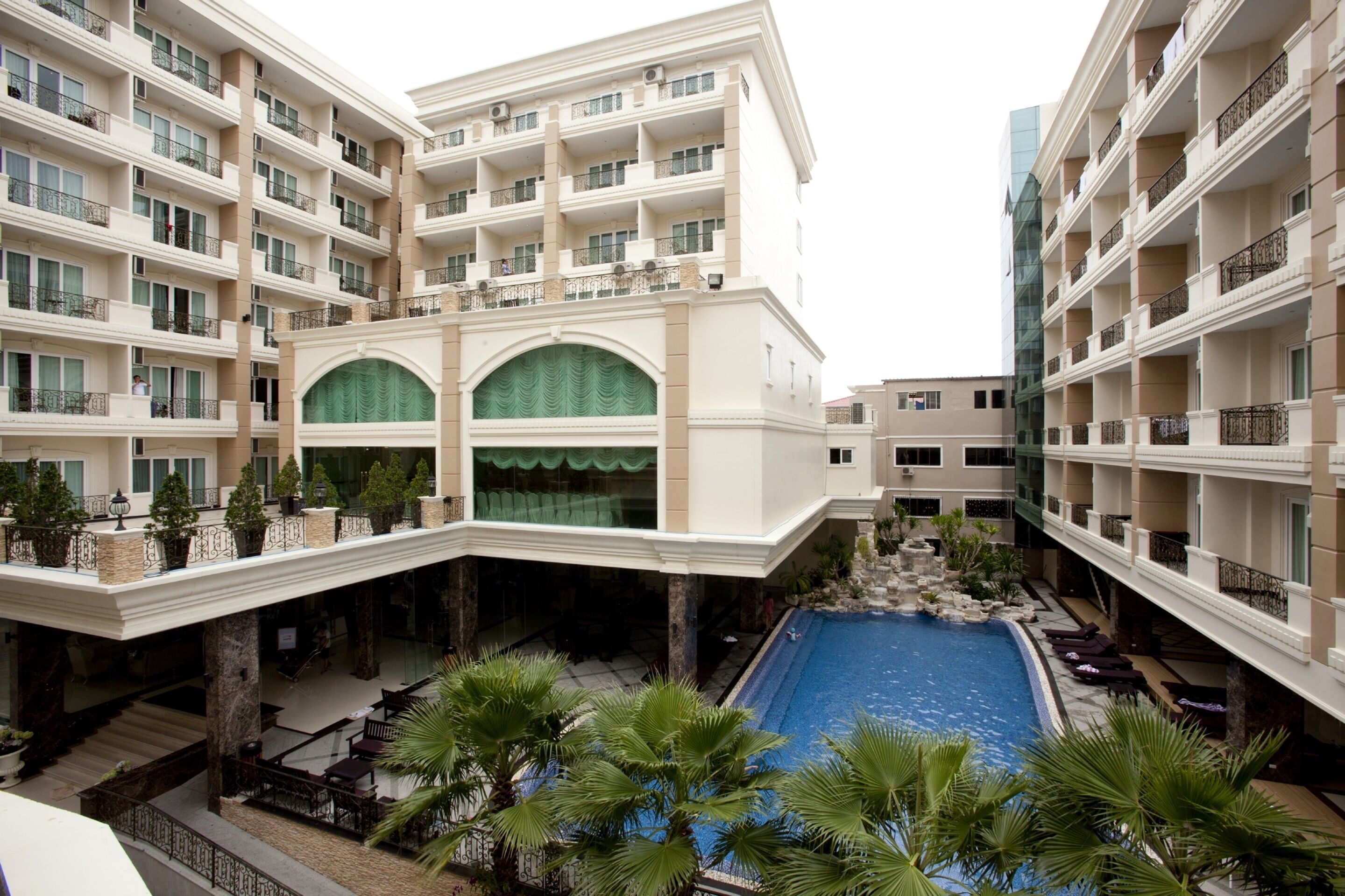 Photo - LK Miracle Suite - SHA Extra Plus