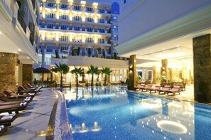 2 outdoor pools, sun loungers