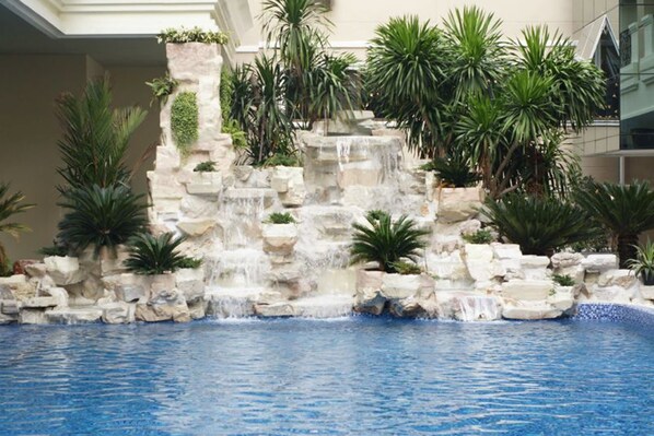 2 outdoor pools, pool loungers - LK Miracle Suite (Pattaya)