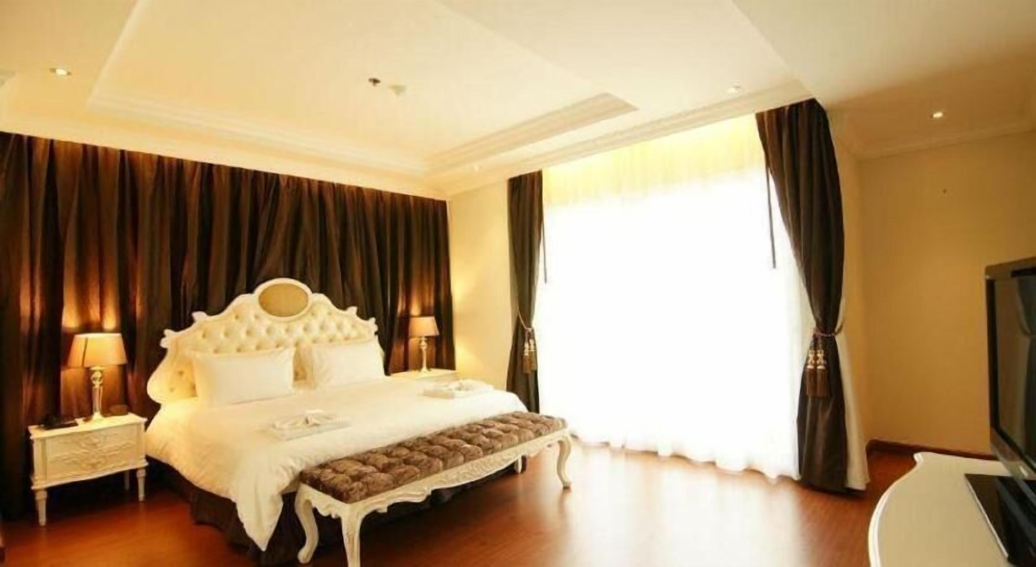 Minibar, in-room safe, desk, blackout drapes