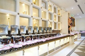 Daily cooked-to-order breakfast for a fee - LK Miracle Suite (Pattaya)
