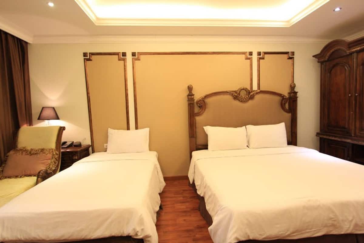 Minibar, in-room safe, desk, blackout drapes