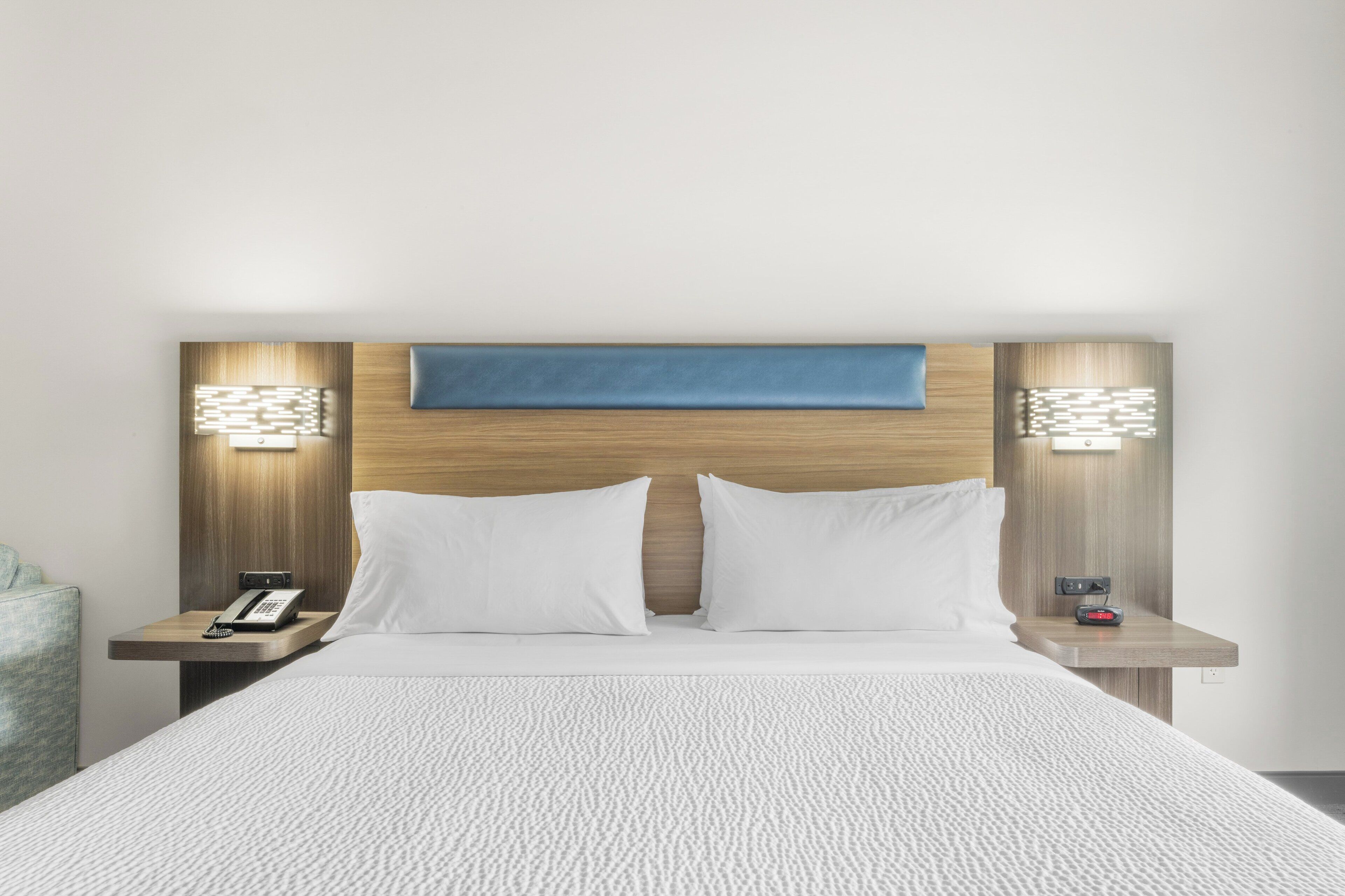 Standard Room, 1 King Bed (Leisure) | Iron/ironing board, free cribs/infant beds, rollaway beds, free WiFi