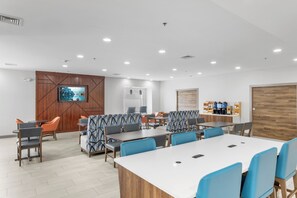 Restaurant - Holiday Inn Express Hartford – Newington, by IHG (Newington)
