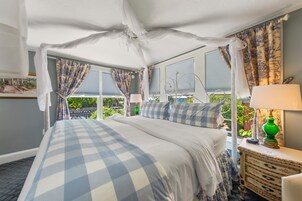 Romantic Room, Private Bathroom (The Hidden Room) | Egyptian cotton sheets, premium bedding, individually decorated