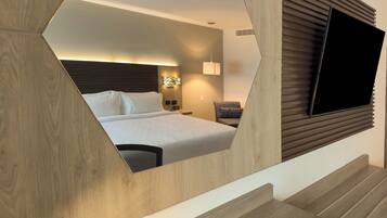 Suite, 1 King Bed | Premium bedding, in-room safe, desk, blackout drapes