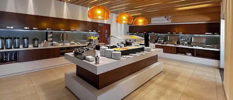 Free daily buffet breakfast