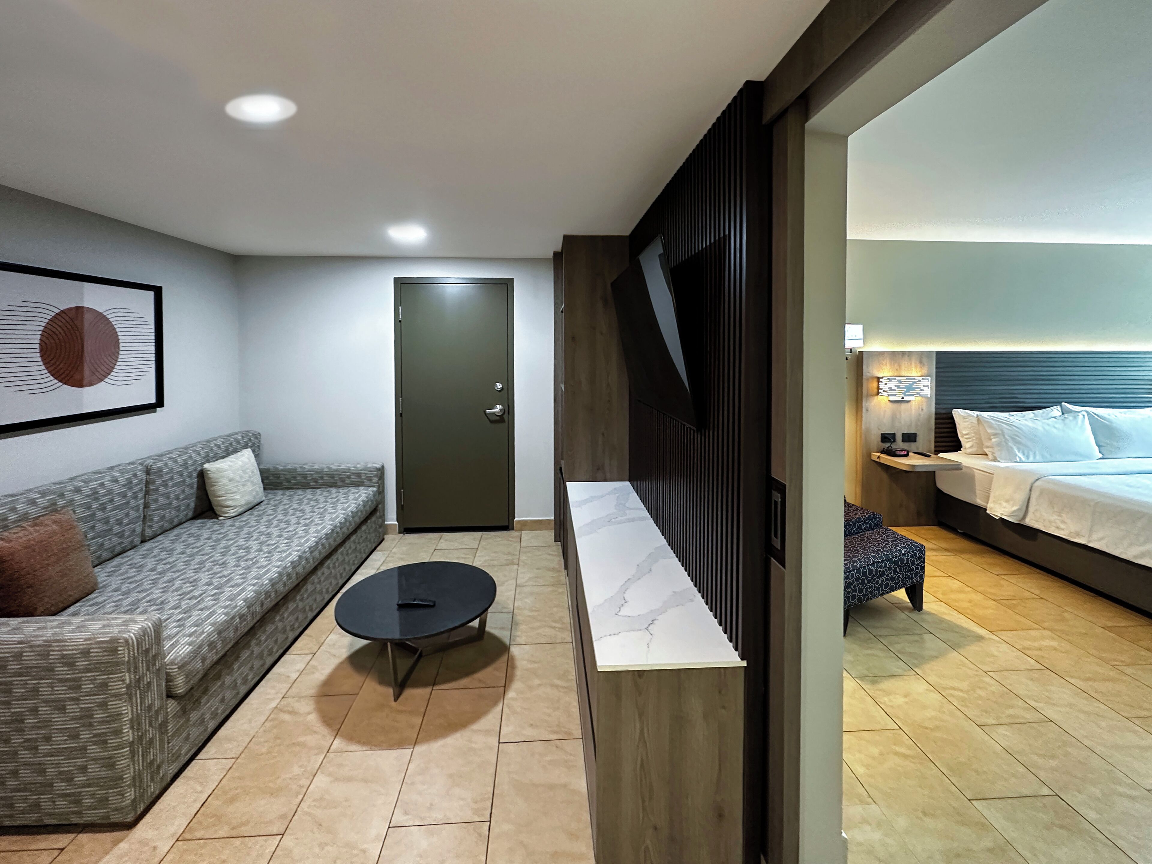 suite, 1 king bed | 1 bedroom, premium bedding, in-room safe, desk