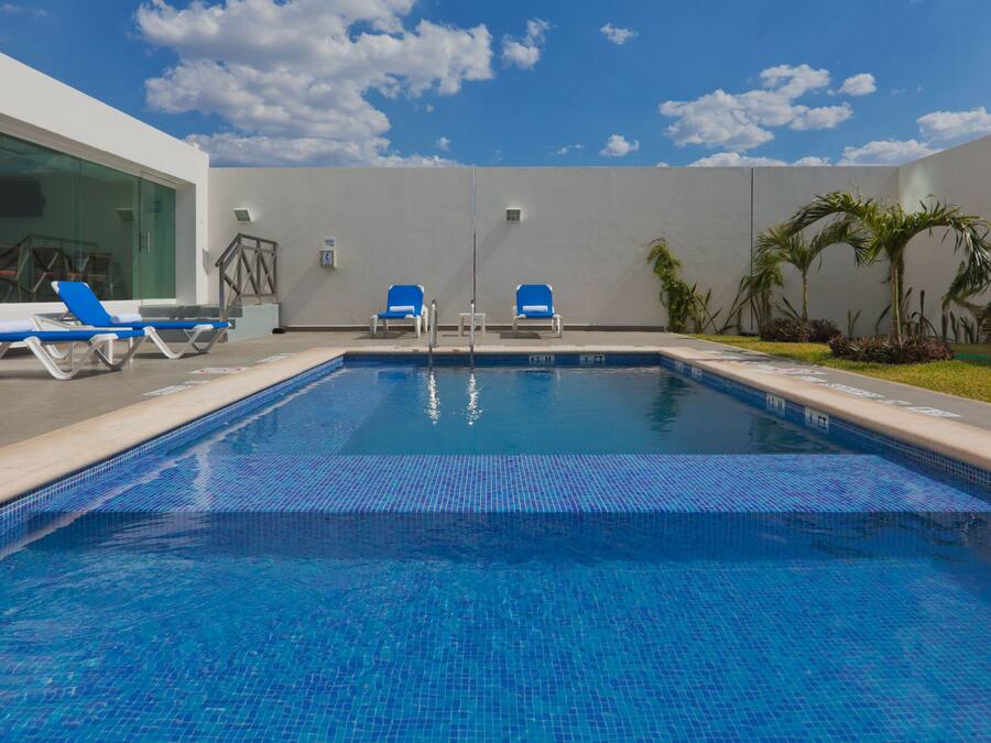 Outdoor pool, pool loungers