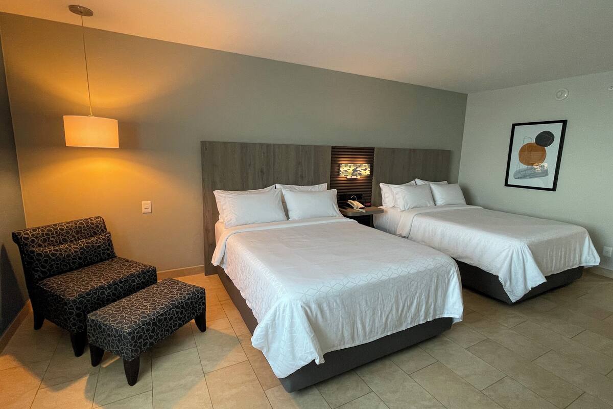1 bedroom, premium bedding, in-room safe, desk