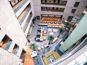 Breakfast, lunch and dinner served - Centro Sharjah by Rotana (Sharjah)