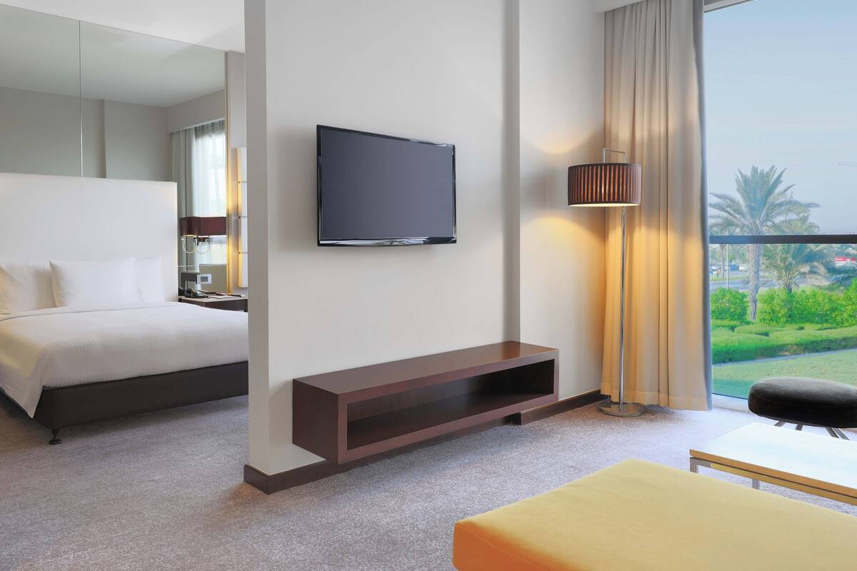 In-room safe, desk, blackout drapes, soundproofing