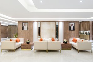 Lobby sitting area - Corp Executive Hotel Doha Suites (Doha)
