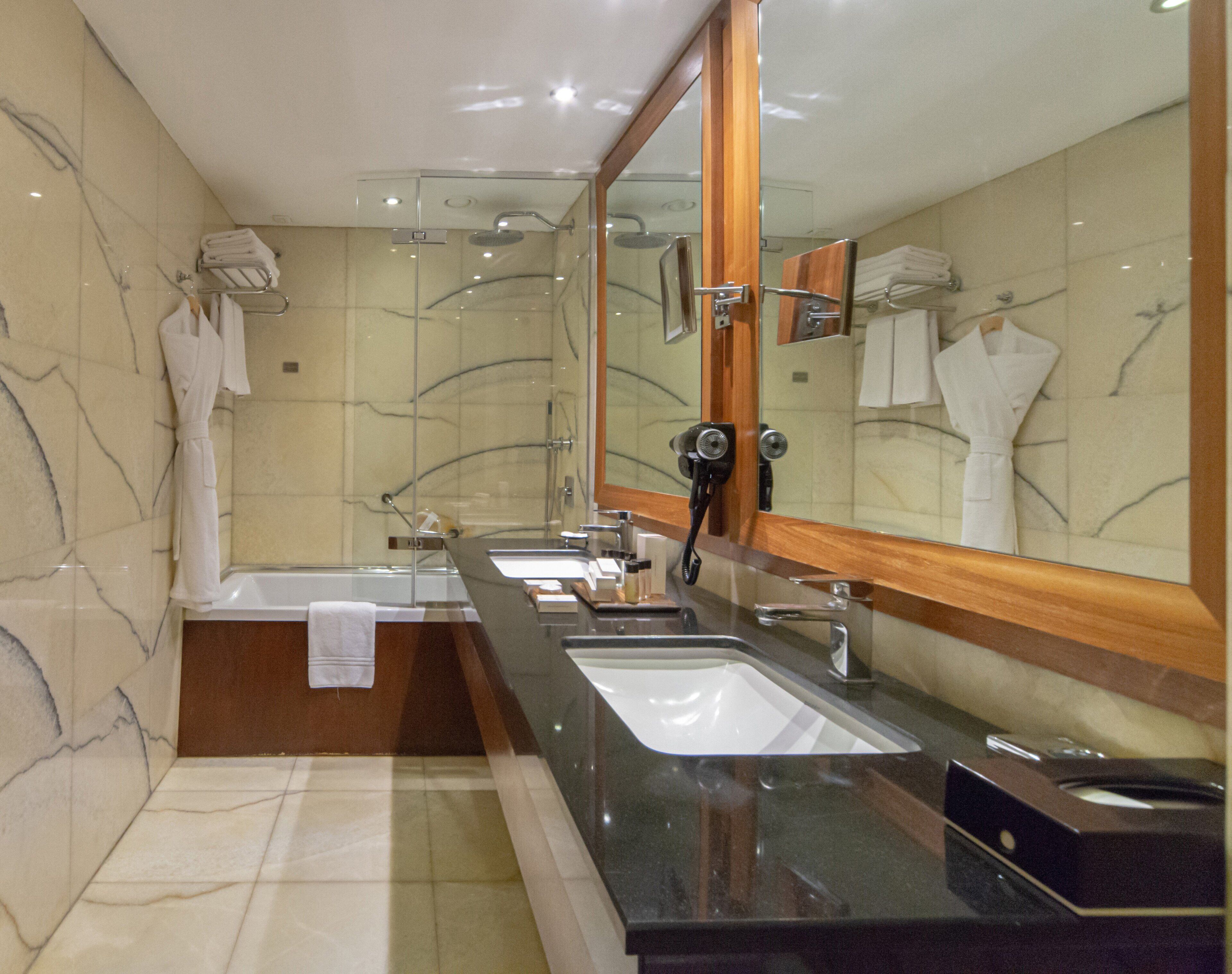 Allergivenligt sengetøj, minibar, pengeskab på værelset