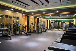A gym with various exercise equipment, mirrors, and a T7X treadmill. - Crowne Plaza Xiangyang by IHG (Xiangyang)
