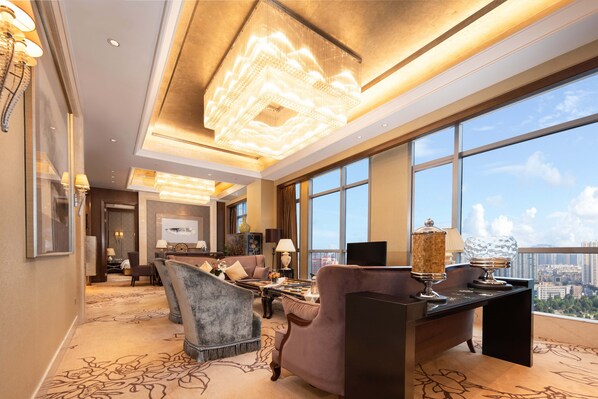A spacious living area with a large window, a chandelier, and a city view. - Crowne Plaza Xiangyang by IHG (Xiangyang)