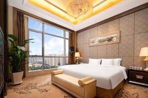 Suite, Multiple Beds (Living Dining) | 1 bedroom, minibar, in-room safe, desk