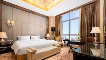 套房, 多张床 (Living Dining) | 1 多间卧室、迷你吧、客房内保险箱、办公桌
