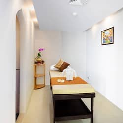 Couples treatment rooms, sauna, hot tub, Turkish bath, body treatments