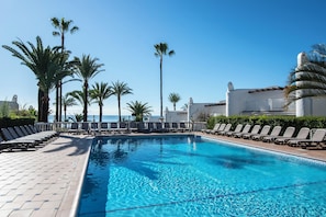 Outdoor pool, pool loungers