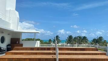 Premium bedding, down duvets, minibar, in-room safe