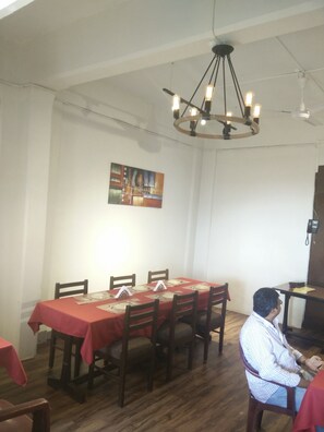 Breakfast, lunch and dinner served