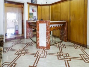 Lobby - Strand Hotel (Mumbai)