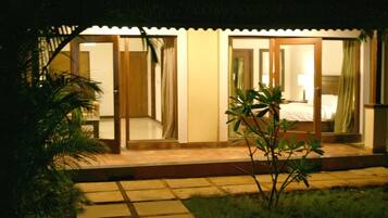 Executive Suite, 1 Double Bed | Balcony