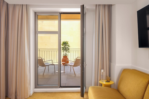 Junior-Zimmer | Hochwertige Bettwaren, Pillowtop-Betten, Zimmersafe, Schreibtisch