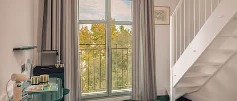 Deluxe-herbergi fyrir þrjá | Rúmföt af bestu gerð, rúm með „pillowtop“-dýnum, öryggishólf í herbergi