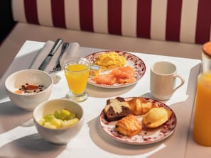 Daily buffet breakfast (EUR 25 per person)