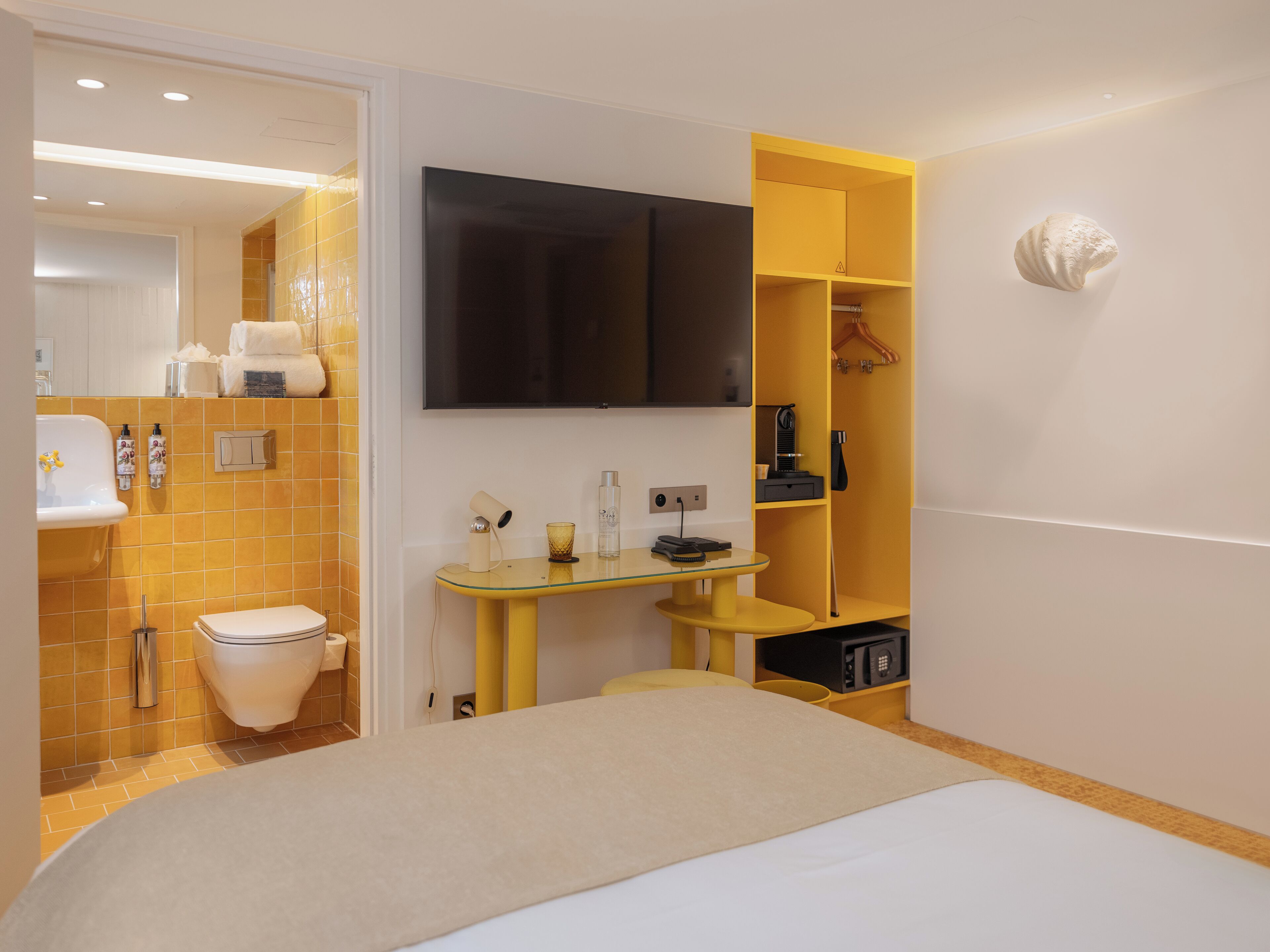 Single Room | Premium bedding, pillowtop beds, in-room safe, desk