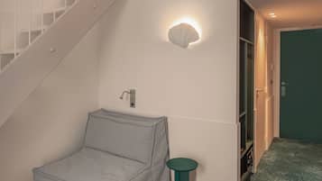 Habitación triple Deluxe | Ropa de cama de alta calidad y colchones con acolchado adicional