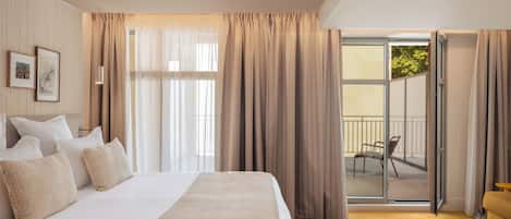 Junior Room | Premium bedding, pillow-top beds, in-room safe, desk