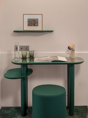 Deluxe-huone | Ylelliset vuodevaatteet, pillowtop-patjalliset sängyt