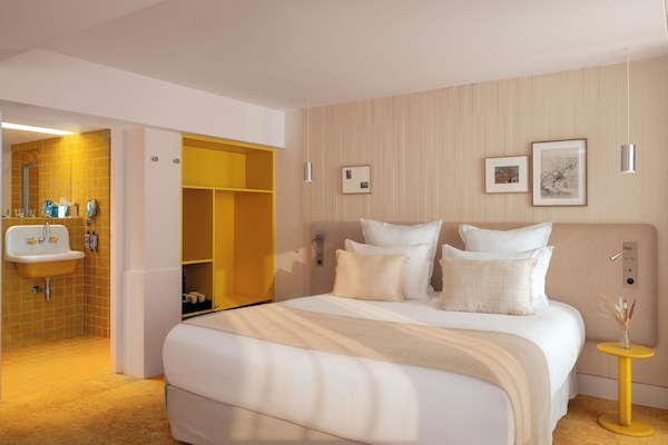 Junior Room | Premium bedding, pillowtop beds, in-room safe, desk