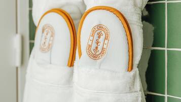 シャワー、レインフォールシャワー、環境にやさしいバスアメニティ、ヘアドライヤー