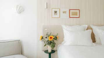 Premium bedding, in-room safe, desk, blackout drapes