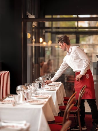 Breakfast, lunch, dinner served; French cuisine . Hôtel Saint Christophe Aix en Provence Centre Ville