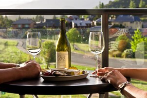 Daily continental breakfast (NZD 25 per person)