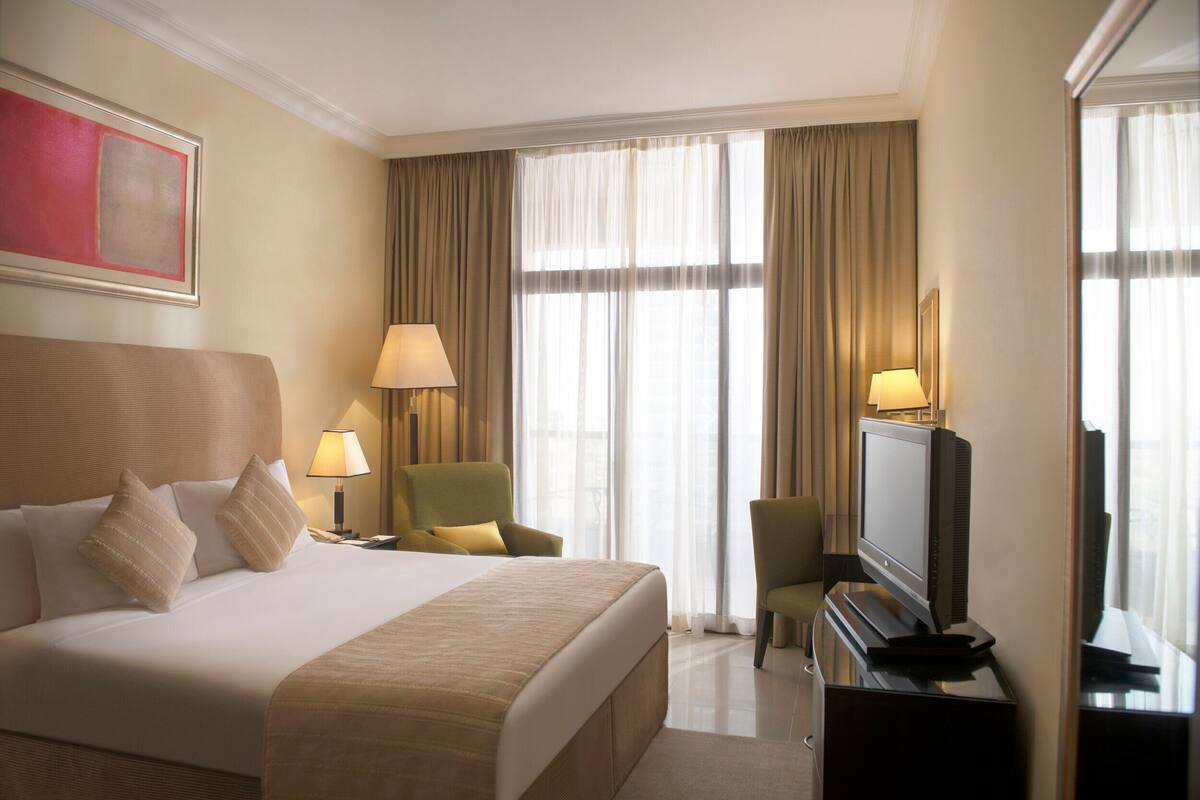 Down comforters, minibar, in-room safe, desk