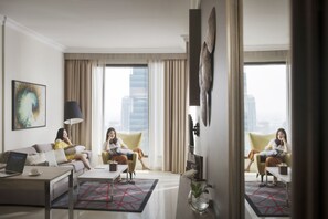 Premium Suite City View | Living area