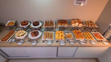 Free daily buffet breakfast