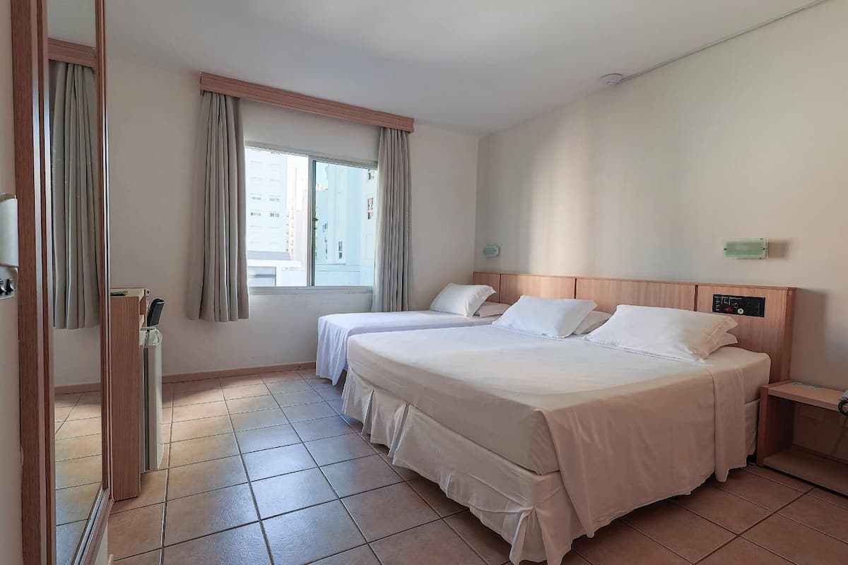 Minibar, Zimmersafe, kostenloses WLAN, Bettwäsche